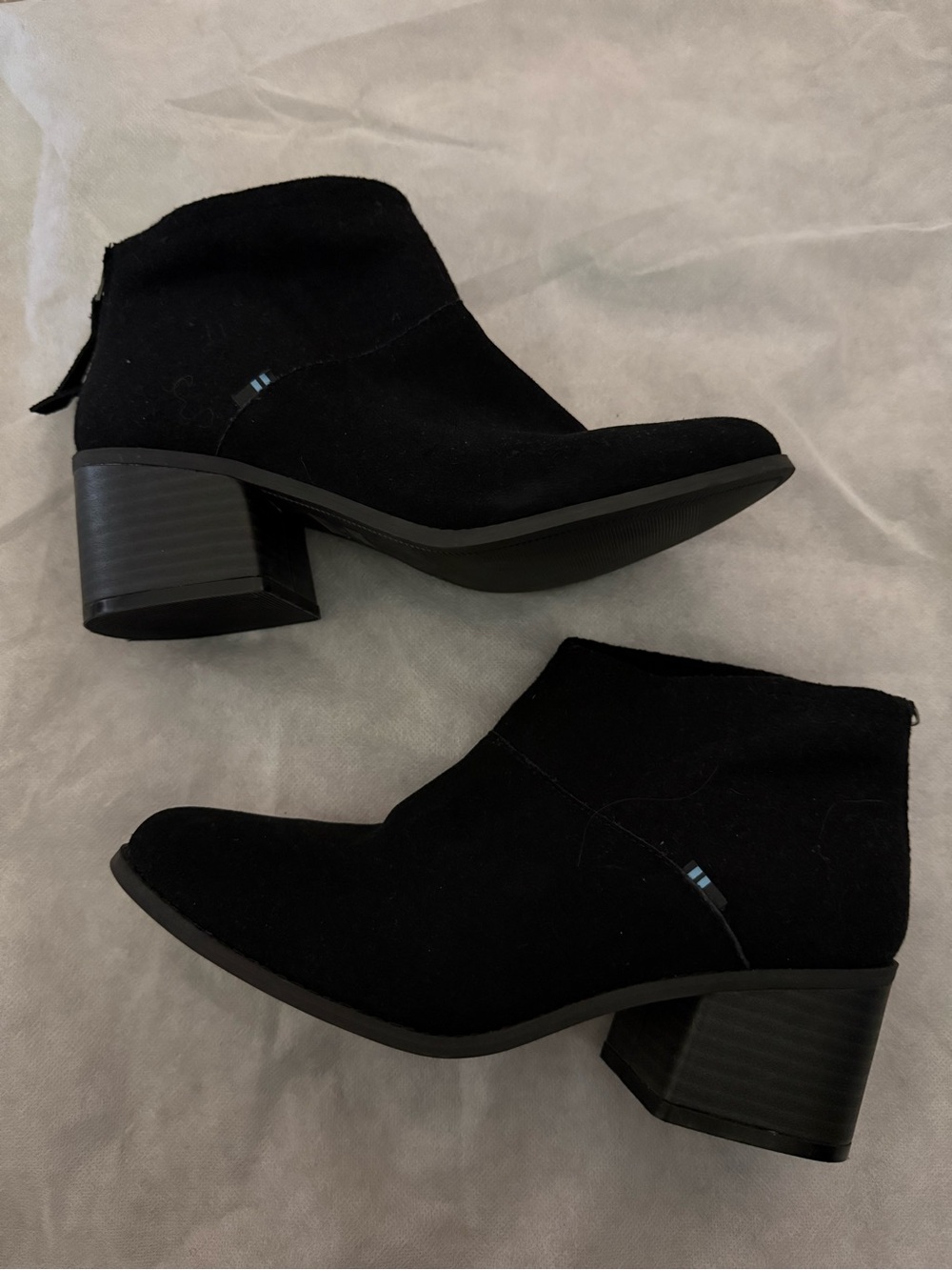 NWOT Toms Black Suede Ankle Booties with Block Heel size 8 women’s